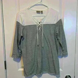 Chicos size 2 (14-26)‎ black & white striped 3/4 sleeve & drawstring neck top.